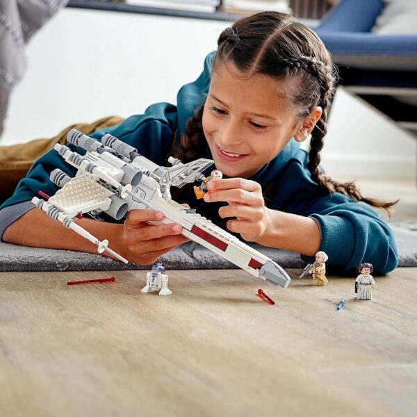 LEGO Star Wars Luke Skywalkers X-Wing Fighter 75301
