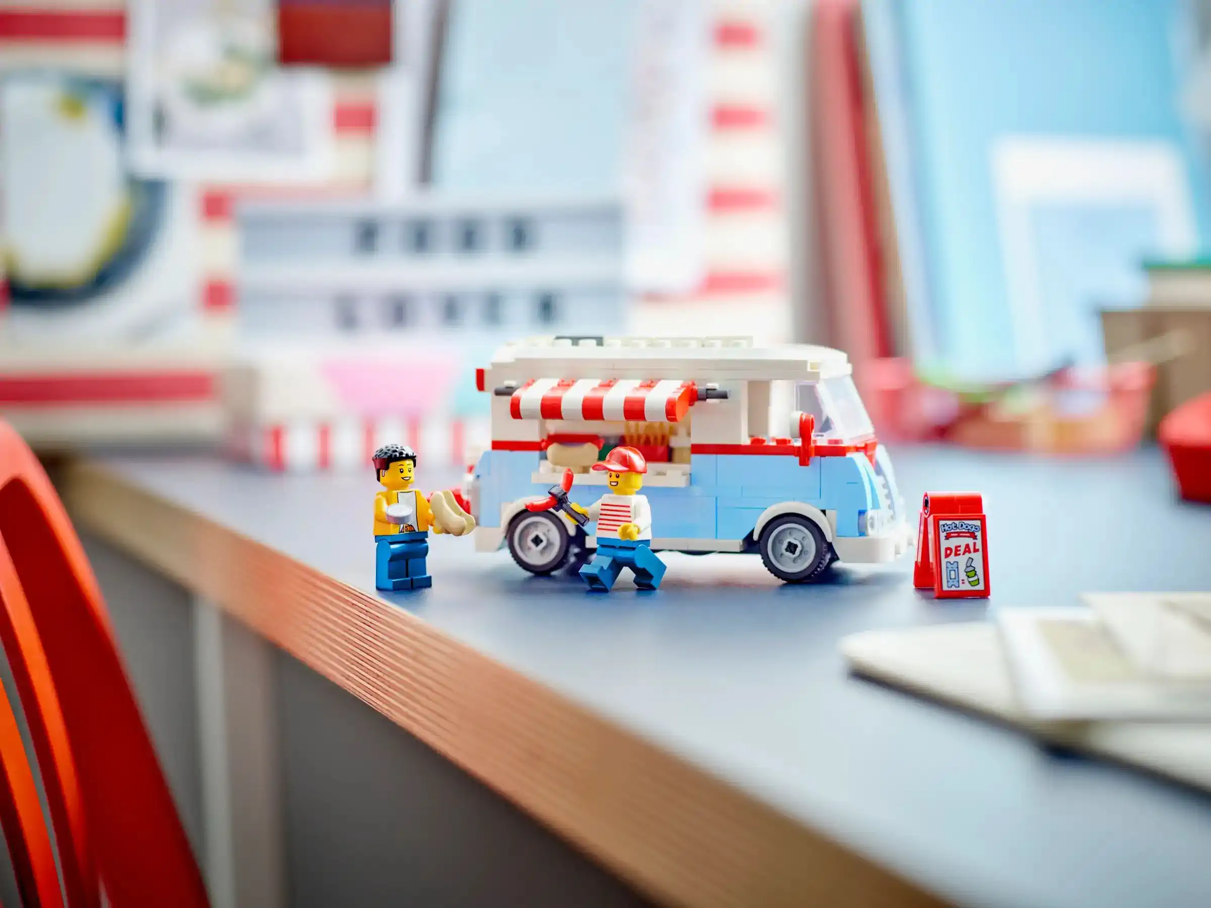 LEGO iCONS Retro Food Truck (40681)